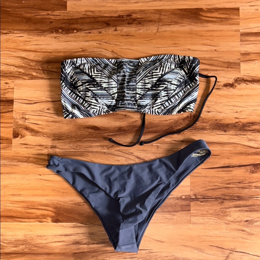 Patterned Bikini - Picture 2 of 7